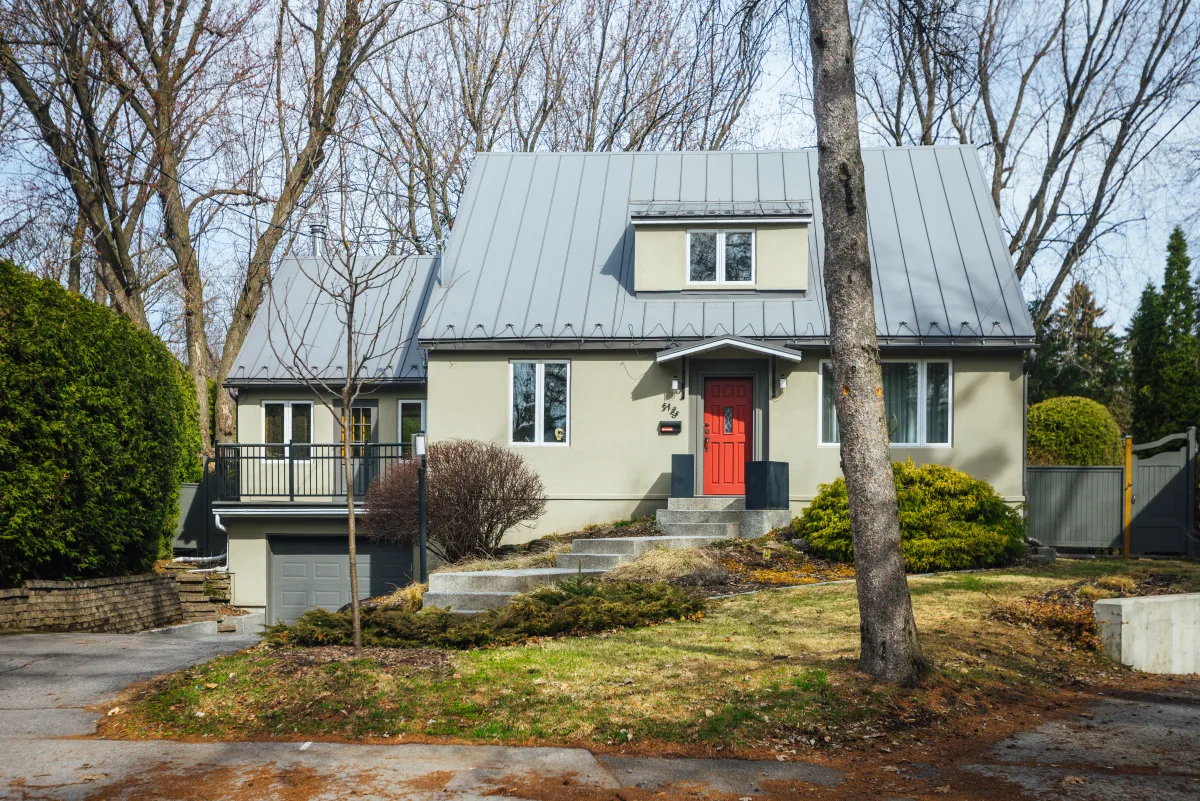 Cottage d'après-guerre dans la Cité-Jardin du Tricentenaire, Montréal