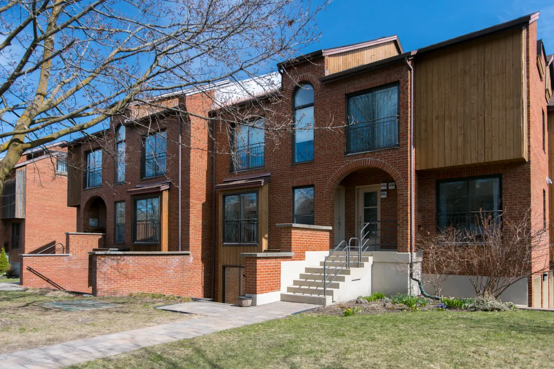 Maisons de ville contemporaines dans le secteur Saint-Sulpice et André-Grasset, Ahuntsic, Montréal